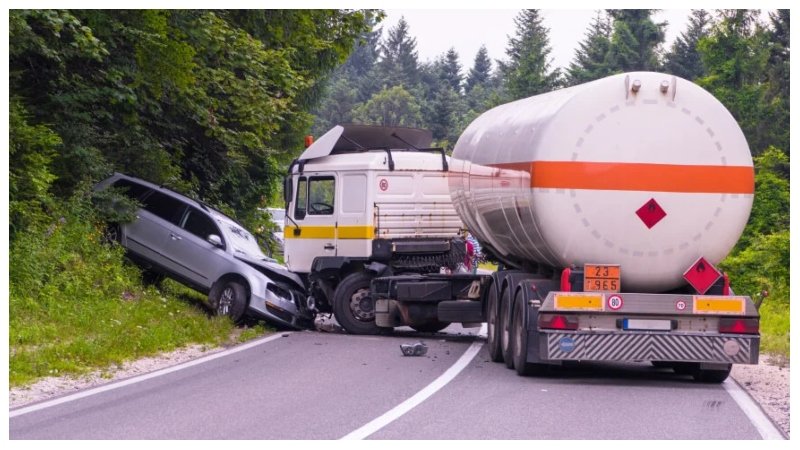 When Should You Call a Truck Accident Attorney in Houston